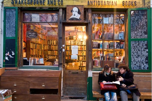 LA VIDA EFÍMERA DE LOS LIBROS